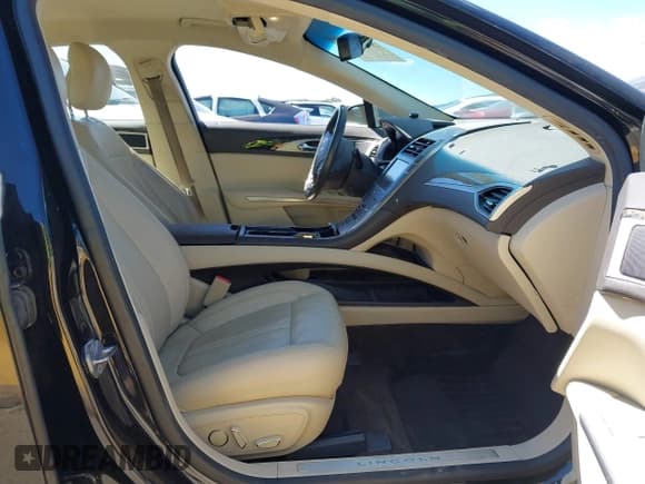 ✅ 2014 Lincoln MKZ Hybrid • VIN: 3LN6L2LU4ER827725 • Lot: 43178086. Listed on IAAI with 190,208 mi. Free auction sales archive from the USA and detailed vehicle history report at DreamBid. Image 5.