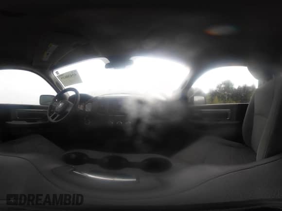 2016 Ram 1500 Tradesman z VIN 3C6JR6DT8GG257406, wystawiony jako IAAI lot #43430639 z przebiegiem 88 663 mil mil oraz . Historia ofert i sprzedaży dostępna na DreamBid. Obrazek 19.