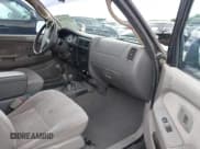 ✅ 2002 Toyota Tacoma • VIN: 5TEWN72N72Z058610 • Lot: 42376830. Wystawiony na IAAI z przebiegiem 210 929 mil. Bezpłatny archiwum sprzedaży aukcyjnych z USA i szczegółowy raport historii pojazdu na DreamBid. Zdjęcie 5.