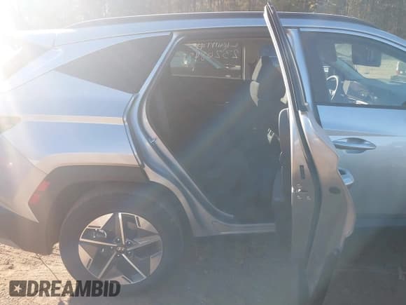 ✅ 2025 Hyundai Tucson SEL • VIN: 5NMJB3DE0SH505495 • Лот: 43622370. Опубликован ранее на IAAI с пробегом 21 881 миль. Бесплатный доступ к архиву аукционных продаж из США и подробный отчёт об истории автомобиля на DreamBid. Изображение 8.