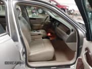 ✅ 2007 Lincoln Town Car Signature • VIN: 1LNHM81V47Y620308 • Лот: 43085815. Опубликован ранее на IAAI с пробегом 117 298 миль. Бесплатный доступ к архиву аукционных продаж из США и подробный отчёт об истории автомобиля на DreamBid. Изображение 5.