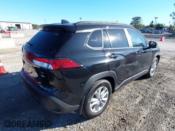 ✅ 2025 Toyota Corolla Cross LE • VIN: 7MUCAABGXSV141836 • Lot: 43404352. Wystawiony na IAAI z przebiegiem 3 214 mil. Bezpłatny archiwum sprzedaży aukcyjnych z USA i szczegółowy raport historii pojazdu na DreamBid. Zdjęcie 4.