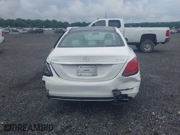 ✅ 2019 Mercedes-Benz C 300 • VIN: 55SWF8EB9KU298567 • Lot: 42638949. Wystawiony na IAAI z przebiegiem 24 967 mil. Bezpłatny archiwum sprzedaży aukcyjnych z USA i szczegółowy raport historii pojazdu na DreamBid. Zdjęcie 17.