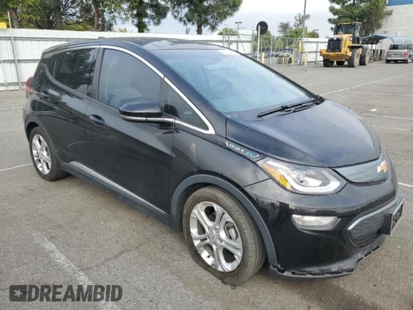 ✅ 2018 Chevrolet Bolt EV LT • VIN: 1G1FW6S03J4136795 • Lot: 82376364. Wystawiony na Copart z przebiegiem 51 828 mil. Bezpłatny archiwum sprzedaży aukcyjnych z USA i szczegółowy raport historii pojazdu na DreamBid. Zdjęcie 4.