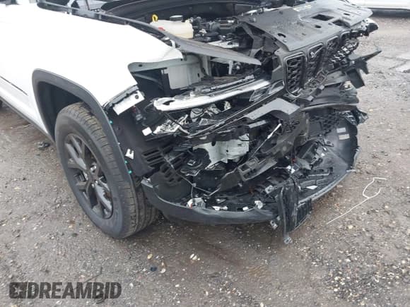 ✅ 2025 Jeep Grand Cherokee Altitude X • VIN: 1C4RJHAG1SC270046 • Лот: 42517002. Опубликован ранее на IAAI с пробегом 8 415 миль. Бесплатный доступ к архиву аукционных продаж из США и подробный отчёт об истории автомобиля на DreamBid. Изображение 17.