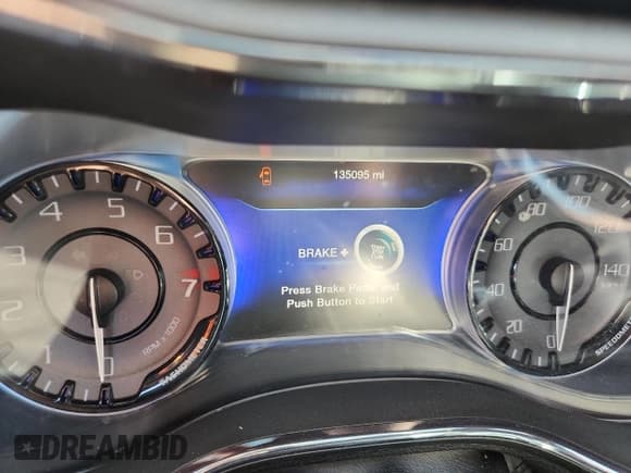 ✅ 2016 Chrysler 200 S • VIN: 1C3CCCBG5GN108826 • Lot: 92362825. Wystawiony na Copart z przebiegiem 135 095 mil. Bezpłatny archiwum sprzedaży aukcyjnych z USA i szczegółowy raport historii pojazdu na DreamBid. Zdjęcie 9.