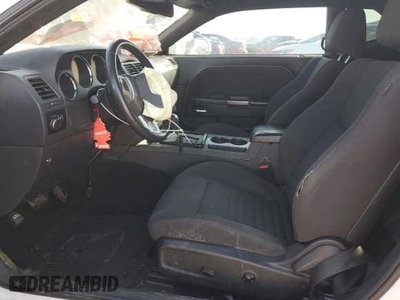 ✅ 2013 Dodge Challenger SXT • VIN: 2C3CDYAG8DH700074 • Lot: 88680725. Wystawiony na Copart z przebiegiem 203 918 mil. Bezpłatny archiwum sprzedaży aukcyjnych z USA i szczegółowy raport historii pojazdu na DreamBid. Zdjęcie 7.