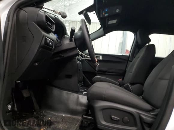 ✅ 2024 Ford Police Interceptor Utility • VIN: 1FM5K8AB3RGA00251 • Lot: 87021424. Wystawiony na Copart z przebiegiem Nie podano. Bezpłatny archiwum sprzedaży aukcyjnych z USA i szczegółowy raport historii pojazdu na DreamBid. Zdjęcie 7.