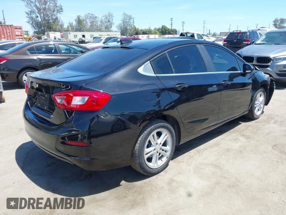 ✅ 2017 Chevrolet Cruze LT • VIN: 1G1BE5SM7H7223302 • Lot: 42669467. Listed on IAAI with 159,330 mi. Free auction sales archive from the USA and detailed vehicle history report at DreamBid. Image 4.
