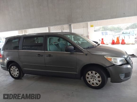 ✅ 2010 Volkswagen Routan S • VIN: 2V4RW4D11AR406513 • Lot: 43133387. Listed on IAAI with 95,856 mi. Free auction sales archive from the USA and detailed vehicle history report at DreamBid. Image 13.