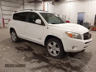 ✅ 2007 Toyota RAV4 Sport • VIN: JTMBK32V875035623 • Lot: 43324155. Wystawiony na IAAI z przebiegiem 188 034 mil. Bezpłatny archiwum sprzedaży aukcyjnych z USA i szczegółowy raport historii pojazdu na DreamBid. Zdjęcie 1.