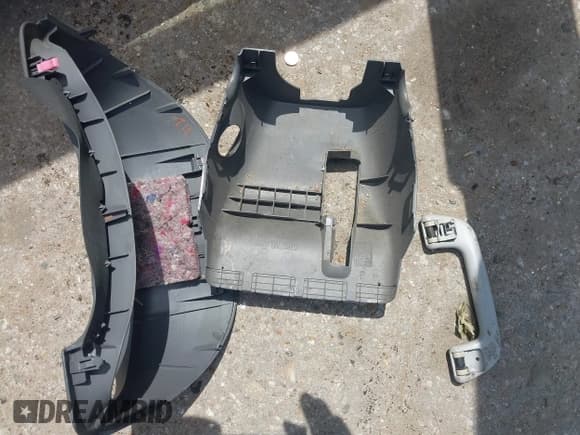 ✅ 2010 Toyota Corolla • VIN: 1NXBU4EE8AZ334503 • Lot: 42044921. Listed on IAAI with 180,372 mi. Free auction sales archive from the USA and detailed vehicle history report at DreamBid. Image 12.