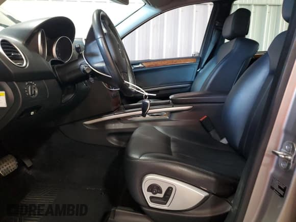 ✅ 2007 Mercedes-Benz M 350 • VIN: 4JGBB86E57A257286 • Лот: 86131895. Опубликован ранее на Copart с пробегом 94 481 миль. Бесплатный доступ к архиву аукционных продаж из США и подробный отчёт об истории автомобиля на DreamBid. Изображение 7.