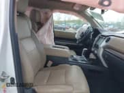 ✅ 2018 Toyota Tundra SR5 • VIN: 5TFHW5F14JX769916 • Lot: 42097530. Wystawiony na IAAI z przebiegiem 132 062 mil. Bezpłatny archiwum sprzedaży aukcyjnych z USA i szczegółowy raport historii pojazdu na DreamBid. Zdjęcie 5.