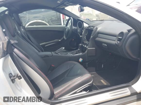 ✅ 2008 Mercedes-Benz SLK 350 • VIN: WDBWK56F28F179467 • Lot: 42385817. Listed on IAAI with 135,581 mi. Free auction sales archive from the USA and detailed vehicle history report at DreamBid. Image 5.