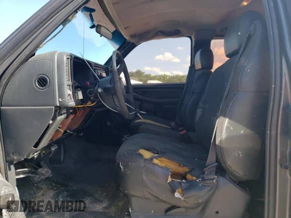 2002 Chevrolet Silverado 1500 with VIN 1GCEC19T52E273182, listed as a Copart auction lot 67066404 with 317,757 mi miles and Non repairable. Bid and sale history available at DreamBid. Image 7.