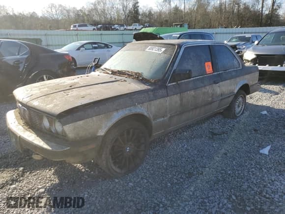 ✅ 1986 BMW 3 Series 325e • VIN: WBAAB5408G9685390 • Lot: 88921395. Wystawiony na Copart z przebiegiem 193 547 mil. Bezpłatny archiwum sprzedaży aukcyjnych z USA i szczegółowy raport historii pojazdu na DreamBid. Zdjęcie 1.