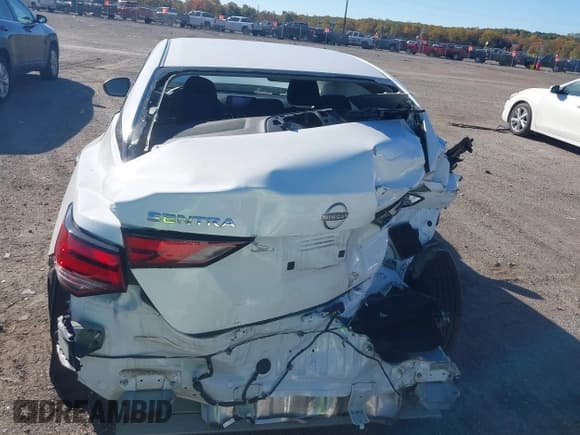 ✅ 2024 Nissan Sentra S • VIN: 3N1AB8BV9RY319070 • Lot: 43462620. Listed on IAAI with 22,452 mi. Free auction sales archive from the USA and detailed vehicle history report at DreamBid. Image 16.