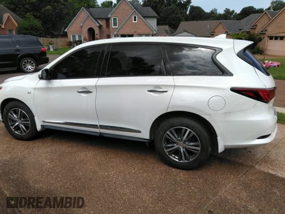 ✅ 2020 Infiniti QX60 Luxe • VIN: 5N1DL0MN6LC528820 • Lot: 42437639. Wystawiony na IAAI z przebiegiem 131 780 mil. Bezpłatny archiwum sprzedaży aukcyjnych z USA i szczegółowy raport historii pojazdu na DreamBid. Zdjęcie 14.