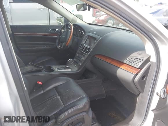 ✅ 2011 Lincoln MKT EcoBoost • VIN: 2LMHJ5AT7BBJ52428 • Лот: 42602149. Опубликован ранее на IAAI с пробегом 160 954 миль. Бесплатный доступ к архиву аукционных продаж из США и подробный отчёт об истории автомобиля на DreamBid. Изображение 5.