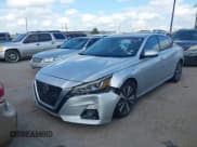 ✅ 2019 Nissan Altima SV • VIN: 1N4BL4DV0KN309217 • Lot: 43728635. Wystawiony na IAAI z przebiegiem 206 864 mil. Bezpłatny archiwum sprzedaży aukcyjnych z USA i szczegółowy raport historii pojazdu na DreamBid. Zdjęcie 2.