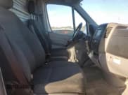 ✅ 2018 Mercedes-Benz Sprinter Cargo Worker • VIN: WD3PE8CD0JP624929 • Lot: 82786234. Wystawiony na Copart z przebiegiem 66 979 mil. Bezpłatny archiwum sprzedaży aukcyjnych z USA i szczegółowy raport historii pojazdu na DreamBid. Zdjęcie 11.