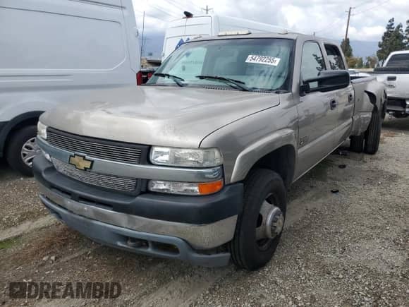 2001 Chevrolet Silverado 3500 LT с VIN 1GCJK33191F164477, выставлен на аукционе Copart как лот 54792255 с пробегом 336 644 миль миль и Списание • Salvage title. История ставок и продаж доступна на DreamBid. Изображение 1.