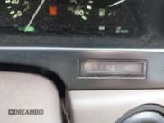 ✅ 1992 Lexus LS • VIN: JT8UF11E7N0113403 • Lot: 42483040. Wystawiony na IAAI z przebiegiem 211 951 mil. Bezpłatny archiwum sprzedaży aukcyjnych z USA i szczegółowy raport historii pojazdu na DreamBid. Zdjęcie 15.