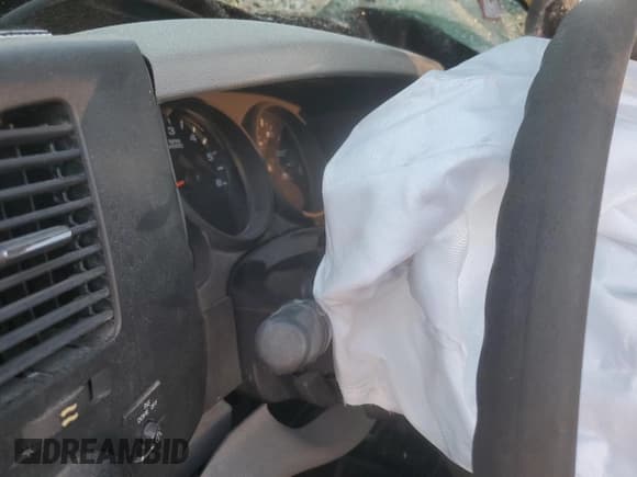 ✅ 2011 GMC Sierra 1500 SL • VIN: 1GTR1UEA0BZ273063 • Lot: 84018204. Wystawiony na Copart z przebiegiem Nie podano. Bezpłatny archiwum sprzedaży aukcyjnych z USA i szczegółowy raport historii pojazdu na DreamBid. Zdjęcie 9.