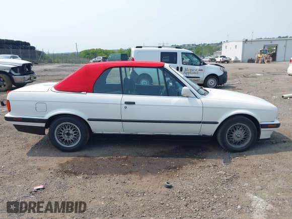 1991 BMW 3 Series z VIN WBABB2315MEC25347, wystawiony jako IAAI lot #42422155 z przebiegiem 163 909 mil mil oraz . Historia ofert i sprzedaży dostępna na DreamBid. Obrazek 12.