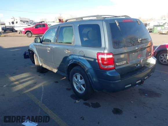 ✅ 2010 Ford Escape XLT • VIN: 1FMCU9DG4AKD46051 • Лот: 43888853. Опубликован ранее на IAAI с пробегом 264 538 миль. Бесплатный доступ к архиву аукционных продаж из США и подробный отчёт об истории автомобиля на DreamBid. Изображение 3.
