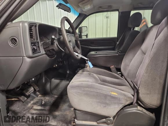 ✅ 2006 GMC Sierra 2500HD Work Truck • VIN: 1GTHK29U36E202986 • Лот: 91885775. Опубликован ранее на Copart с пробегом 208 518 миль. Бесплатный доступ к архиву аукционных продаж из США и подробный отчёт об истории автомобиля на DreamBid. Изображение 7.