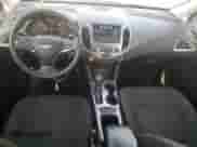 2017 Chevrolet Cruze LT z VIN 1G1BE5SM9H7144732, wystawiony jako Copart lot #68511212 z przebiegiem 92 582 mil mil oraz . Historia ofert i sprzedaży dostępna na DreamBid. Obrazek 8.