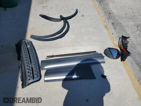 ✅ 2018 Land Rover Range Rover Evoque SE • VIN: SALVP2RX6JH295906 • Лот: 53448525. Опубликован ранее на Copart с пробегом 109 287 миль. Бесплатный доступ к архиву аукционных продаж из США и подробный отчёт об истории автомобиля на DreamBid. Изображение 13.