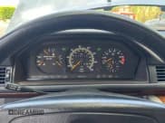 ✅ 1993 Mercedes-Benz 400 E • VIN: WDBEA34E7PB879861 • Lot: 69439435. Wystawiony na Copart z przebiegiem 72 114 mil. Bezpłatny archiwum sprzedaży aukcyjnych z USA i szczegółowy raport historii pojazdu na DreamBid. Zdjęcie 8.