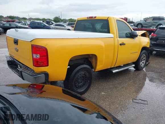 2008 Chevrolet Silverado 1500 Work Truck z VIN 1GCEC14X28Z124434, wystawiony jako IAAI lot #42358368 z przebiegiem 261 241 mil mil oraz . Historia ofert i sprzedaży dostępna na DreamBid. Obrazek 4.