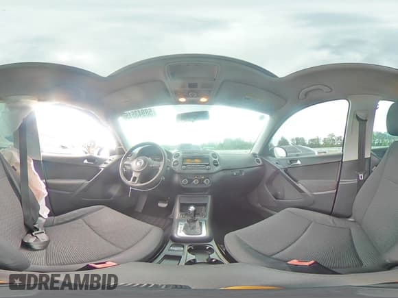 ✅ 2012 Volkswagen Tiguan SE • VIN: WVGAV7AX5CW593829 • Lot: 58943515. Wystawiony na Copart z przebiegiem 153 172 mil. Bezpłatny archiwum sprzedaży aukcyjnych z USA i szczegółowy raport historii pojazdu na DreamBid. Zdjęcie 14.