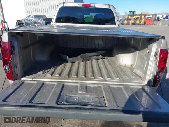 ✅ 2004 Chevrolet Colorado LS Z71 • VIN: 1GCDT196448133938 • Lot: 41647829. Wystawiony na IAAI z przebiegiem 196 530 mil. Bezpłatny archiwum sprzedaży aukcyjnych z USA i szczegółowy raport historii pojazdu na DreamBid. Zdjęcie 16.