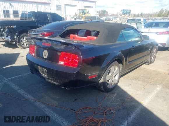 ✅ 2007 Ford Mustang GT Deluxe • VIN: 1ZVHT85H475351625 • Lot: 40863228. Wystawiony na IAAI z przebiegiem 147 376 mil. Bezpłatny archiwum sprzedaży aukcyjnych z USA i szczegółowy raport historii pojazdu na DreamBid. Zdjęcie 4.