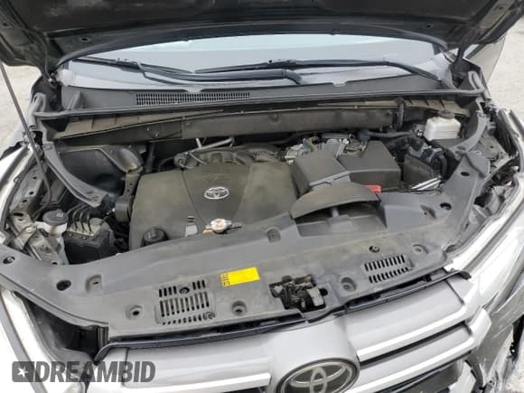 ✅ 2019 Toyota Highlander LE • VIN: 5TDBZRFH4KS973172 • Lot: 61799085. Listed on Copart with 82,458 mi. Free auction sales archive from the USA and detailed vehicle history report at DreamBid. Image 12.