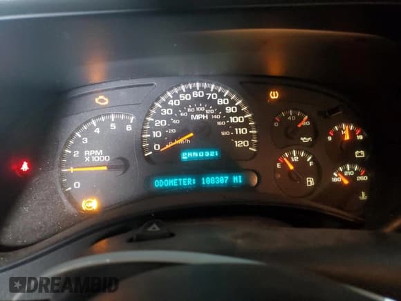 ✅ 2005 Chevrolet Tahoe LS • VIN: 1GNEC13V95R193852 • Lot: 86283265. Listed on Copart with 188,307 mi. Free auction sales archive from the USA and detailed vehicle history report at DreamBid. Image 9.