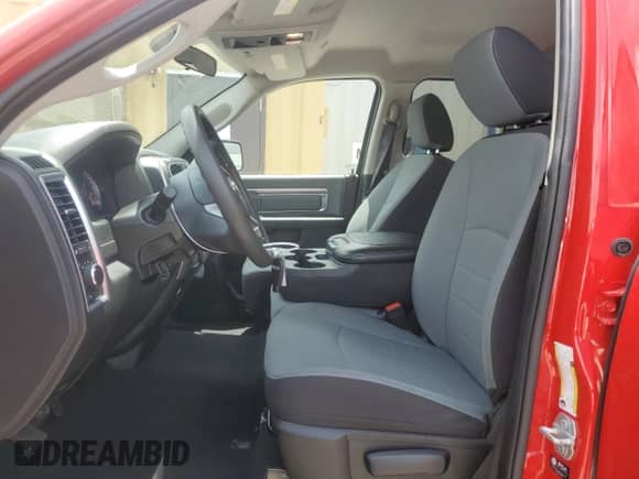 2024 Ram 1500 SLT z VIN 1C6RR6GG4RS142881, wystawiony jako Copart lot #61155935 z przebiegiem 26 046 mil mil oraz Czysty tytuł • Clean title. Historia ofert i sprzedaży dostępna na DreamBid. Obrazek 7.