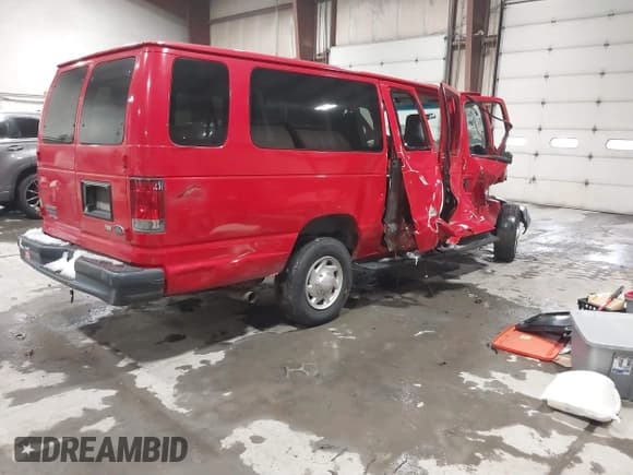 ✅ 2014 Ford Econoline Passenger XL • VIN: 1FBSS3BL4EDA36080 • Lot: 41566896. Wystawiony na IAAI z przebiegiem 113 319 mil. Bezpłatny archiwum sprzedaży aukcyjnych z USA i szczegółowy raport historii pojazdu na DreamBid. Zdjęcie 4.