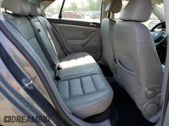 ✅ 2008 Volkswagen Jetta SE • VIN: 3VWRM71K88M191094 • Лот: 54935805. Опубликован ранее на Copart с пробегом 111 066 миль. Бесплатный доступ к архиву аукционных продаж из США и подробный отчёт об истории автомобиля на DreamBid. Изображение 10.