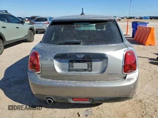 ✅ 2020 MINI Hardtop 4 Door Cooper • VIN: WMWXU7C08L2M07643 • Lot: 93939875. Wystawiony na Copart z przebiegiem 85 321 mil. Bezpłatny archiwum sprzedaży aukcyjnych z USA i szczegółowy raport historii pojazdu na DreamBid. Zdjęcie 6.
