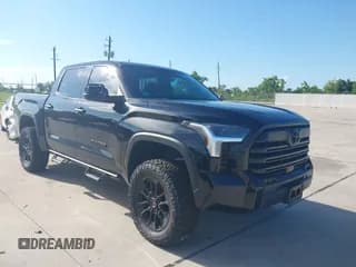 ✅ 2024 Toyota Tundra SR5 • VIN: 5TFLA5DB9RX210913 • Лот: 42557889. Опубликован ранее на IAAI с пробегом 8 921 миль. Бесплатный доступ к архиву аукционных продаж из США и подробный отчёт об истории автомобиля на DreamBid. Изображение 1.