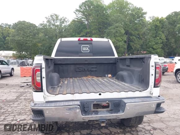 ✅ 2018 GMC Sierra 1500 SLT • VIN: 3GTU2NEC2JG552849 • Лот: 43304475. Опубликован ранее на IAAI с пробегом 138 930 миль. Бесплатный доступ к архиву аукционных продаж из США и подробный отчёт об истории автомобиля на DreamBid. Изображение 6.