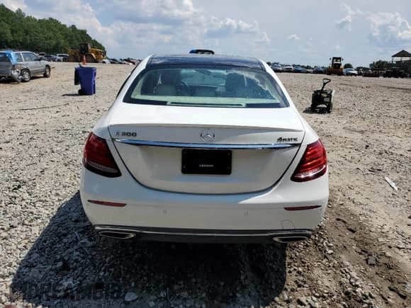 ✅ 2019 Mercedes-Benz E 300 • VIN: WDDZF4KB1KA556204 • Lot: 68050745. Wystawiony na Copart z przebiegiem 112 724 mil. Bezpłatny archiwum sprzedaży aukcyjnych z USA i szczegółowy raport historii pojazdu na DreamBid. Zdjęcie 6.