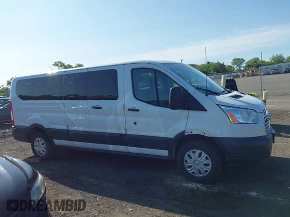 ✅ 2017 Ford Transit XL • VIN: 1FBZX2ZM3HKB15099 • Lot: 42352568. Wystawiony na IAAI z przebiegiem 216 536 mil. Bezpłatny archiwum sprzedaży aukcyjnych z USA i szczegółowy raport historii pojazdu na DreamBid. Zdjęcie 13.