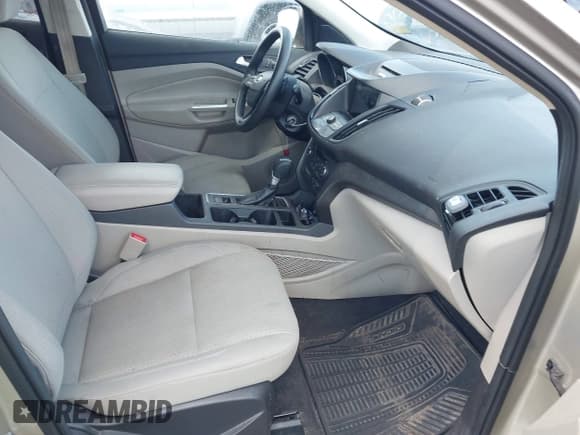 ✅ 2017 Ford Escape SE • VIN: 1FMCU9GD9HUC58130 • Lot: 43610717. Listed on IAAI with 147,188 mi. Free auction sales archive from the USA and detailed vehicle history report at DreamBid. Image 5.